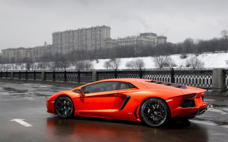 Bright orange sports car wet - andrew law free wallpaper