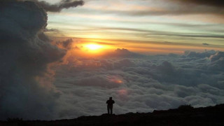 Hill sunset clouds backpack awe - a backpack free wallpaper
