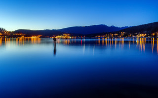 Water lights mountain night cityscape - a bunch of lights free wallpaper