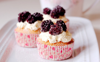 Cupcake berries coffee blurry pastel - a pastel free wallpaper