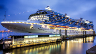 Cruise ship night cityscape tilt - night time free wallpaper