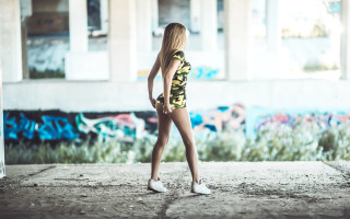 Woman dress graffiti building blonde - front of a building free wallpaper