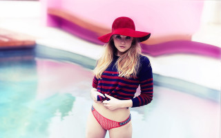 Woman redhat stripedshirt pool blonde - a red hat free wallpaper