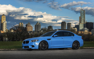Blue car city skyline clouds - a few building free wallpaper