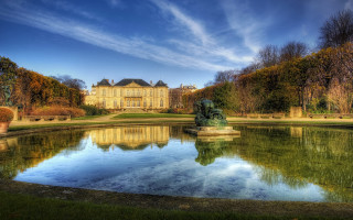 Large building pond statue architecture - a large building free wallpaper