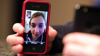Person holding cell phone picture - it in front free wallpaper