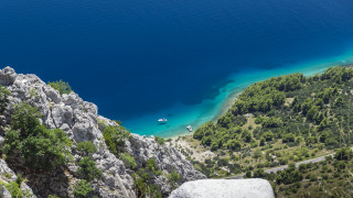 Boat cliff beach mountain forest - exekia free wallpaper