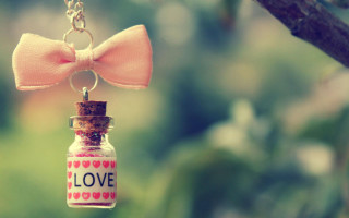 Love bottle chain tree blurry - a bow free wallpaper