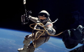 Space man astronaut planet earth 2 - his leg free wallpaper