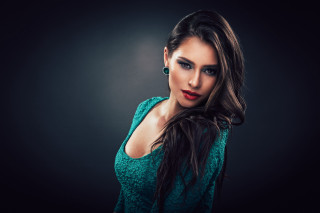 Woman pony tail green dress - a pair of earrings free wallpaper
