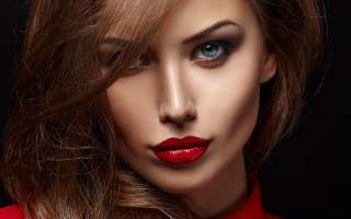 Woman red lipstick red dress - shaded free wallpaper