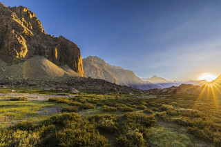 Mountain range sunshine clouds grass - free landscape wallpaper
