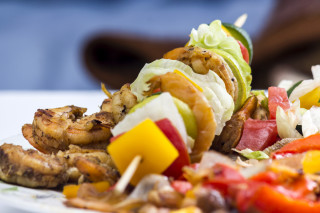 Shrimp lettuce tomatoes plate person - a person in the background free wallpaper