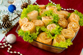 Basket food christmas decor table - a red table cloth free wallpaper