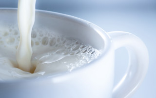 Milk pour cup spoon blue - a glass of milk free wallpaper