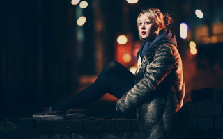 Woman sitting kimono blonde bokeh - claire dalby free wallpaper
