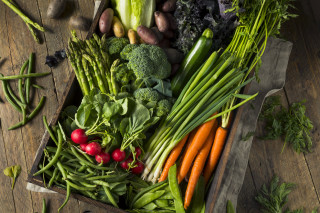 Wooden box vegetables table knife - top of a table next free wallpaper