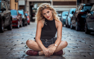Woman sitting black dress boots - andrea orcagna free wallpaper