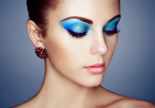 Blue eyeshades polkadot earrings photorealistic - daphne mcclure free wallpaper