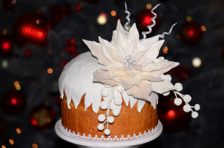 Cake white frosting flower christmas - a christmas tree in the background free wallpaper