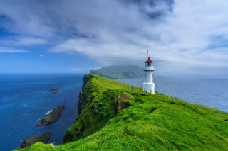 Lighthouse grassy hill ocean cliff 3 - the ocean and a cliff free wallpaper