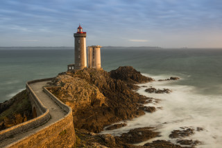 Lighthouse rockycliff ocean waves cloudy - wave free wallpaper
