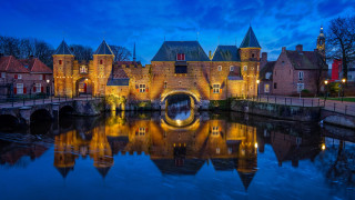 Castle bridge reflection night blue - a castle free wallpaper