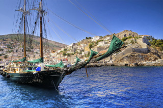 Boat city hill castle panorama - panoramic view free wallpaper