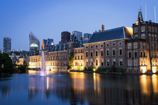 Flemish baroque cityscape night reflection - a large building free wallpaper