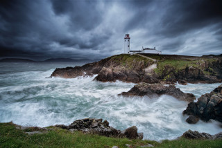 Lighthouse cliff rocky stormy ocean - a cliff above the ocean free wallpaper