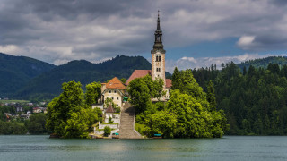Church island lake arts crafts - a small island in the middle of a lake free wallpaper