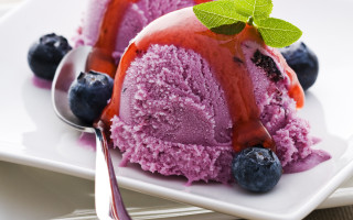 Ice cream plate blueberries spoon - a spoon free wallpaper