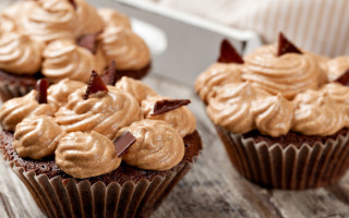Cupcake frosting blurry background chromatic - allen tupper true free wallpaper
