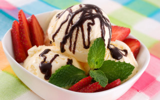 Ice cream chocolate strawberries checkered - a bowl of ice cream free wallpaper