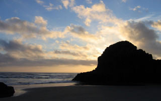 Rock formation beach sunset clouds - the sun free wallpaper