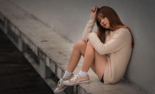 Woman sitting portrait bandages shoes - free other wallpaper