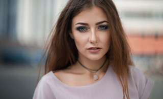 Woman longhair serious greeneyes necklace 2 - long hair and a necklace free wallpaper