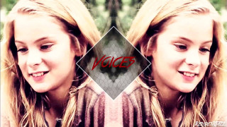 Blonde girl smile voice portrait - video art free wallpaper