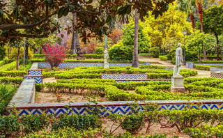 Garden statue bushes trees bench - a bench in the middle free wallpaper