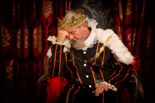 Man in costume crown throne - david annand free wallpaper