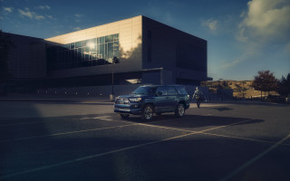 Blue truck parking lot building - octane free wallpaper