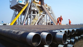 Large pipe loading truck orange - andries stock free wallpaper