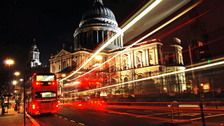 Double decker bus night street - double free wallpaper