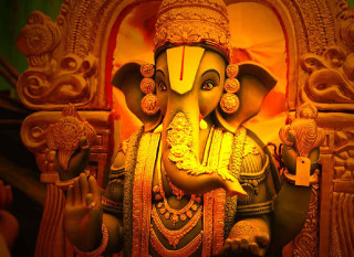 Elephant statue crown light background - ella guru free wallpaper