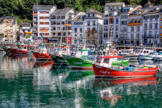 Boats city water buildings group - a group of boats free wallpaper