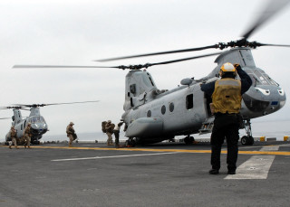 Men helicopter airport runway group - action scene free wallpaper