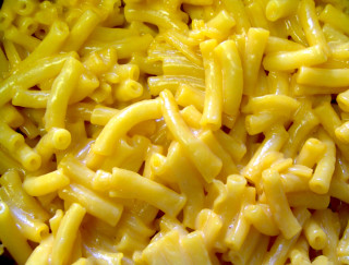 Macaroni cheese broccoli closeup plate - postimpressionism free wallpaper