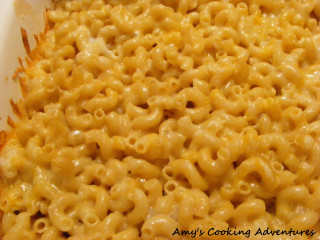 Casserole dish macaroni and cheese - a spoon free wallpaper