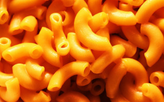 Macaroni cheese noodles fork closeup 3 - chica macnab free wallpaper