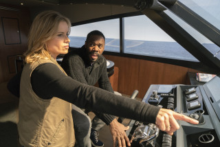 Woman man boat looking pointing - a woman and a man free wallpaper